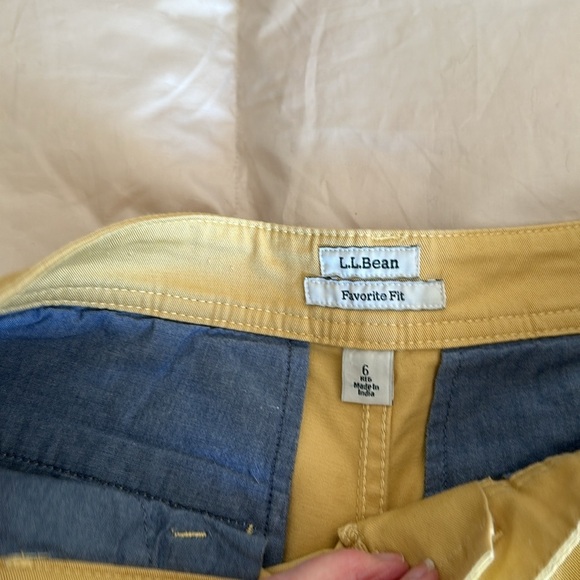LLBean cotton short 7” has some discoloration 6 reg has 3% spandex twill - Picture 4 of 12
